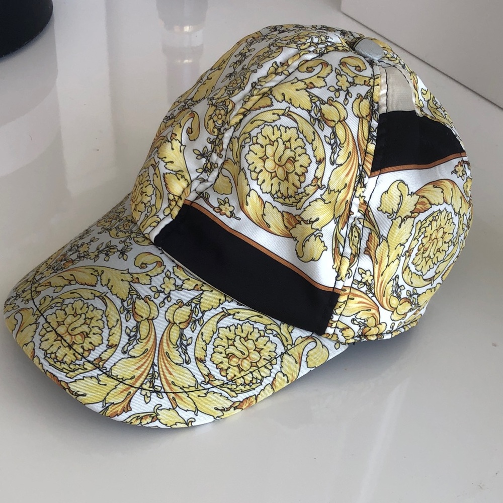 Versace Baroque Kids Print Baseball Cap in Yellow and Black M
